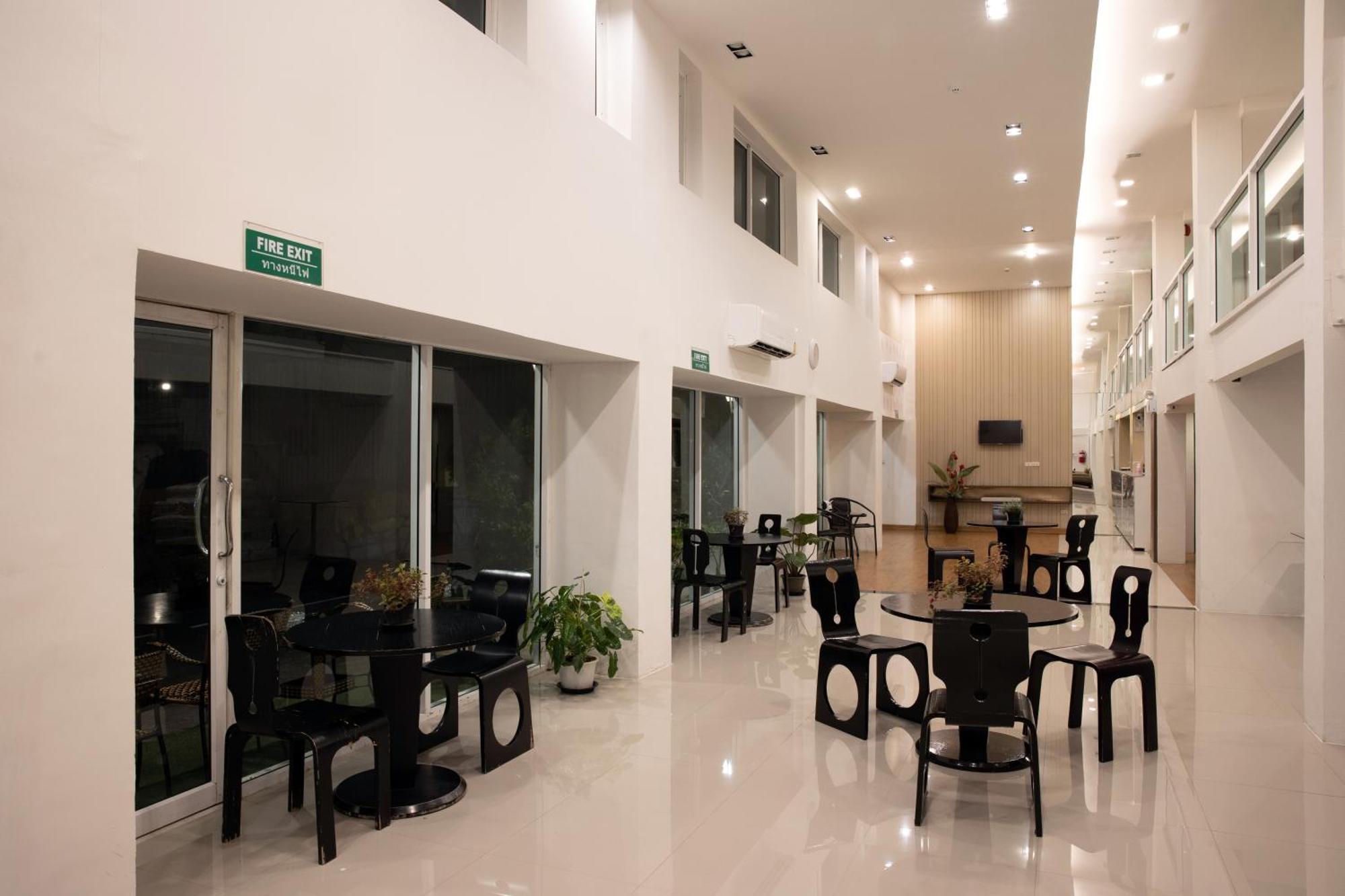 Hotel Nantra Silom Bangkok Exterior foto