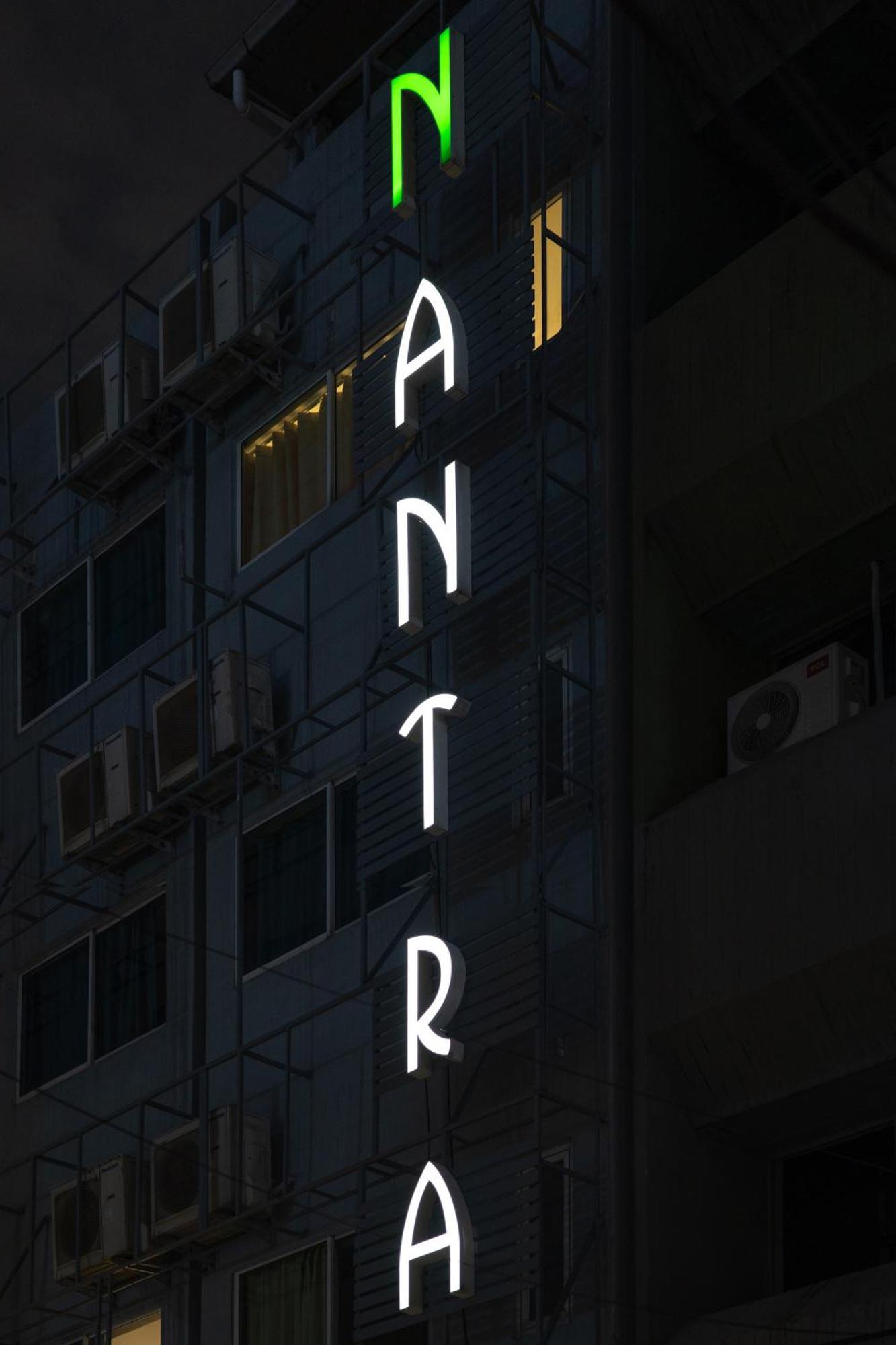Hotel Nantra Silom Bangkok Exterior foto