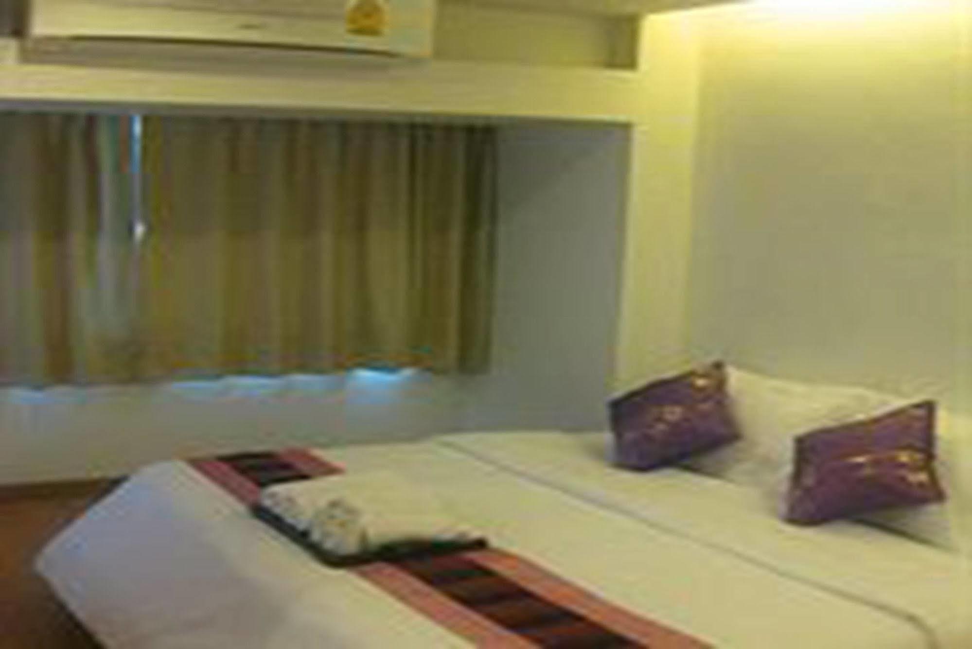 Hotel Nantra Silom Bangkok Exterior foto