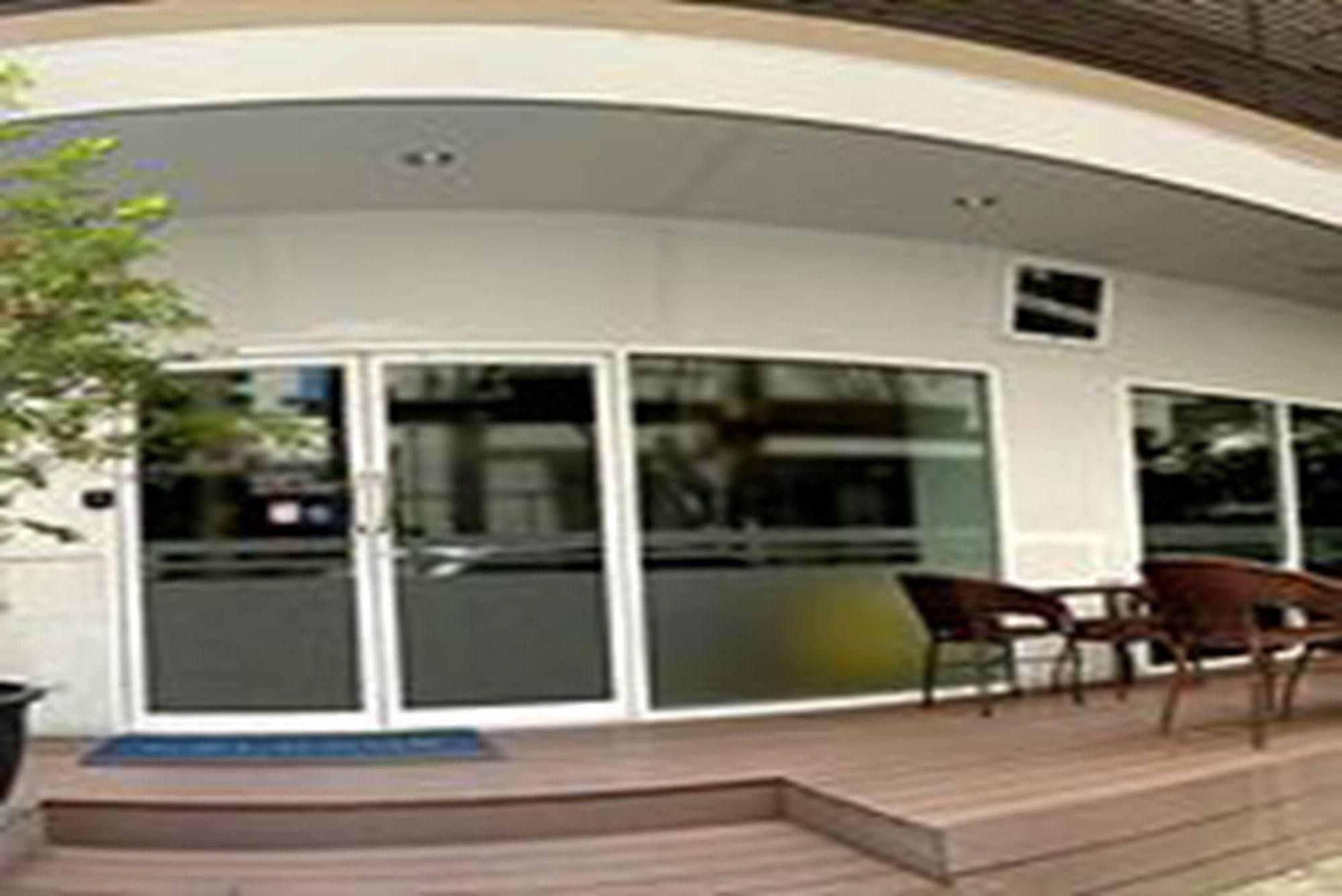 Hotel Nantra Silom Bangkok Exterior foto